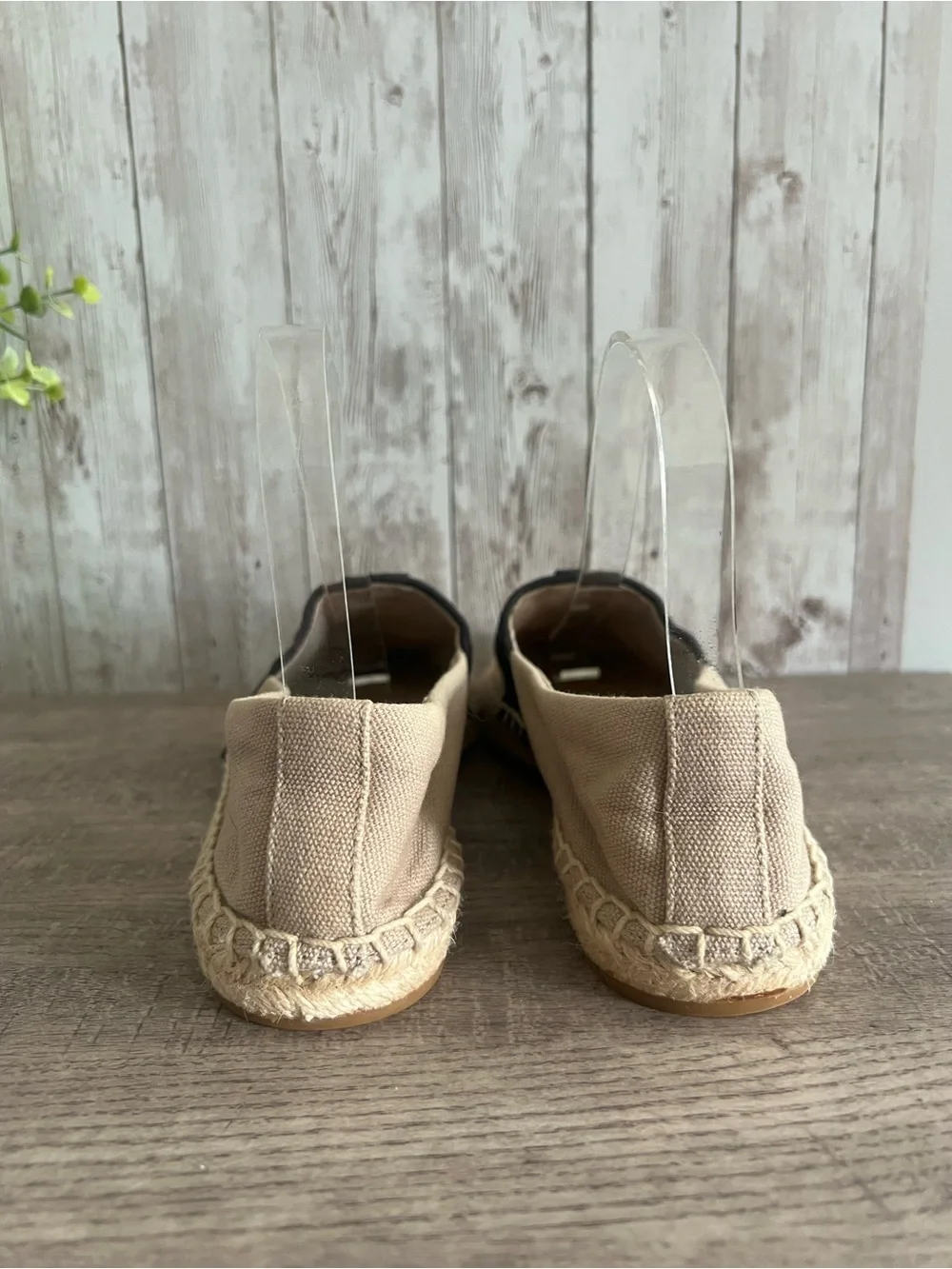 Tory Burch Beige Canvas Espadrilles with Black Logo Classic Preppy Summer Size 7